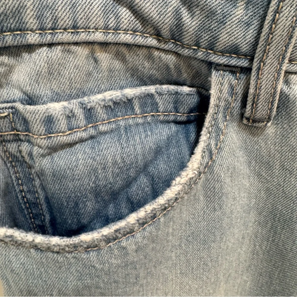 Hollister Low Rise Baggy Wide Leg Frayed hem Size 26 - Picture 4 of 9